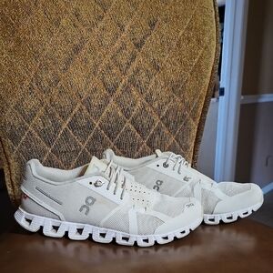 On Running Cloud 5 Swiss Engineering Sneakers Running Shoes White